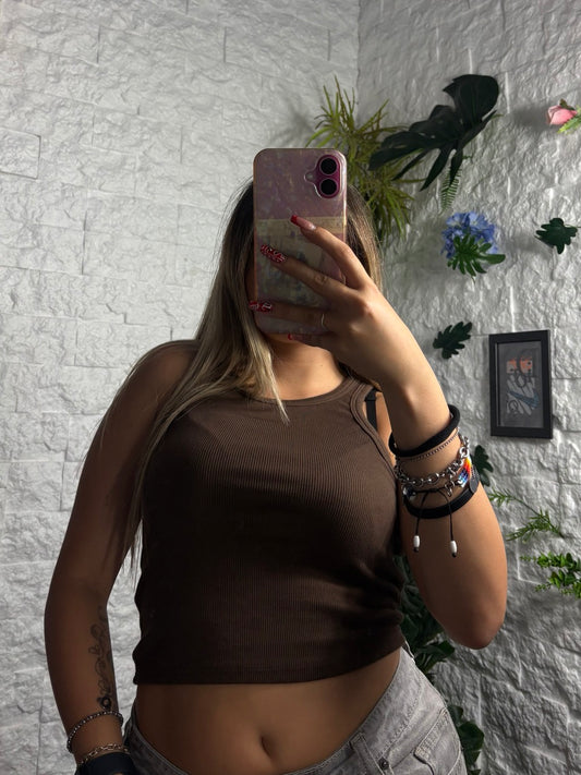 Canottiera aderente in tinta unita a costine