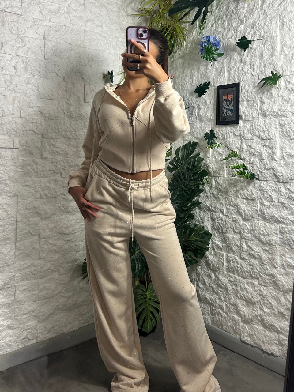 Completo con felpa crop e pantalone palazzo brillantinato