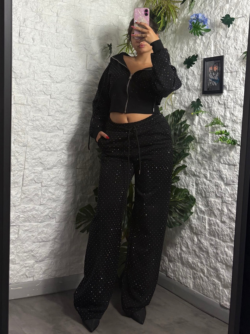 Completo con felpa crop e pantalone palazzo brillantinato