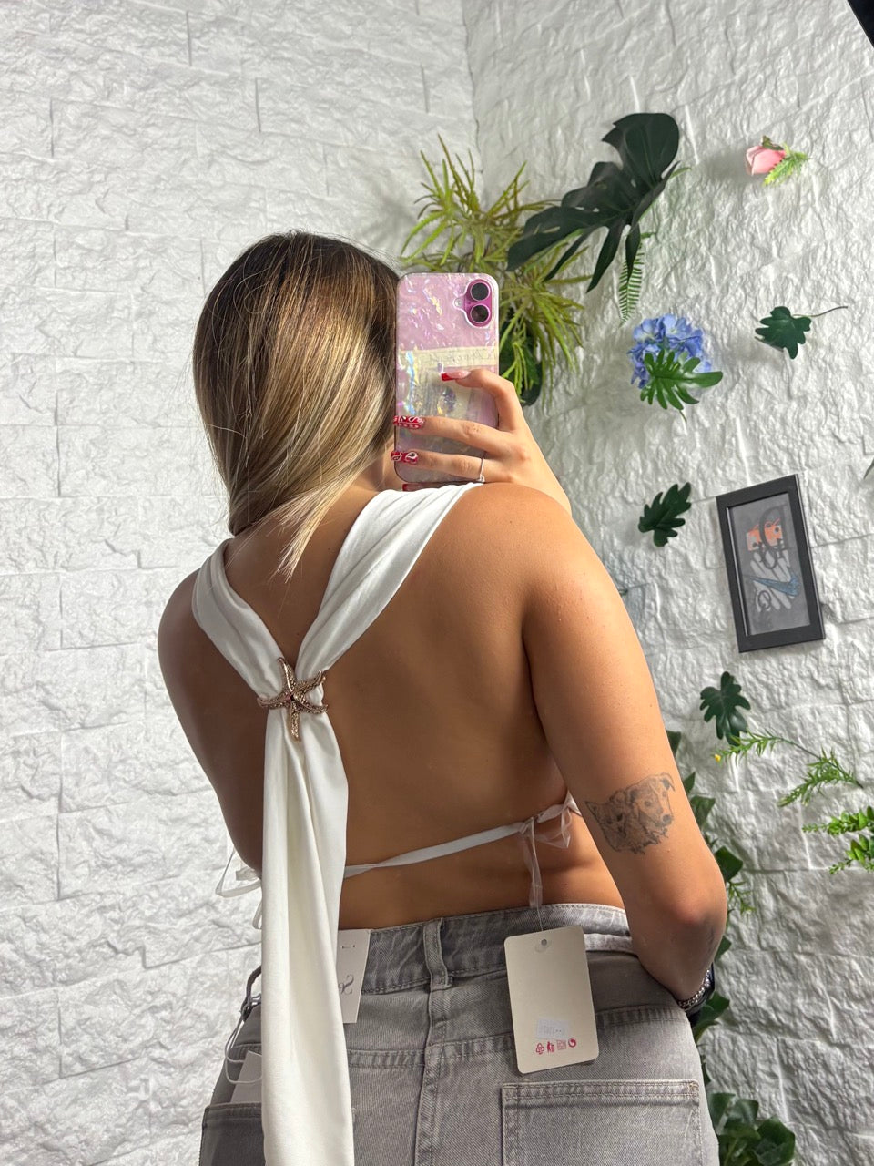 Top in tinta unita con scollo morbido schiena scoperta e stella marina oro