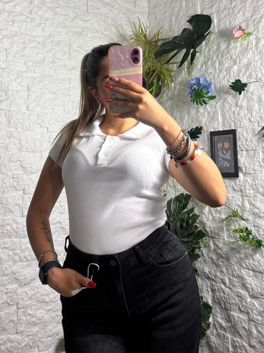 Polo aderente in tinta unita a costine