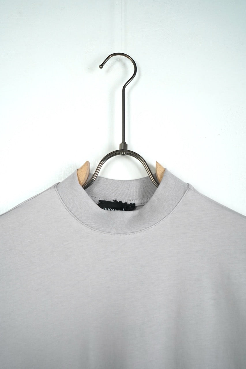 T-shirt grigio ghiaccio con mezzo collo alto