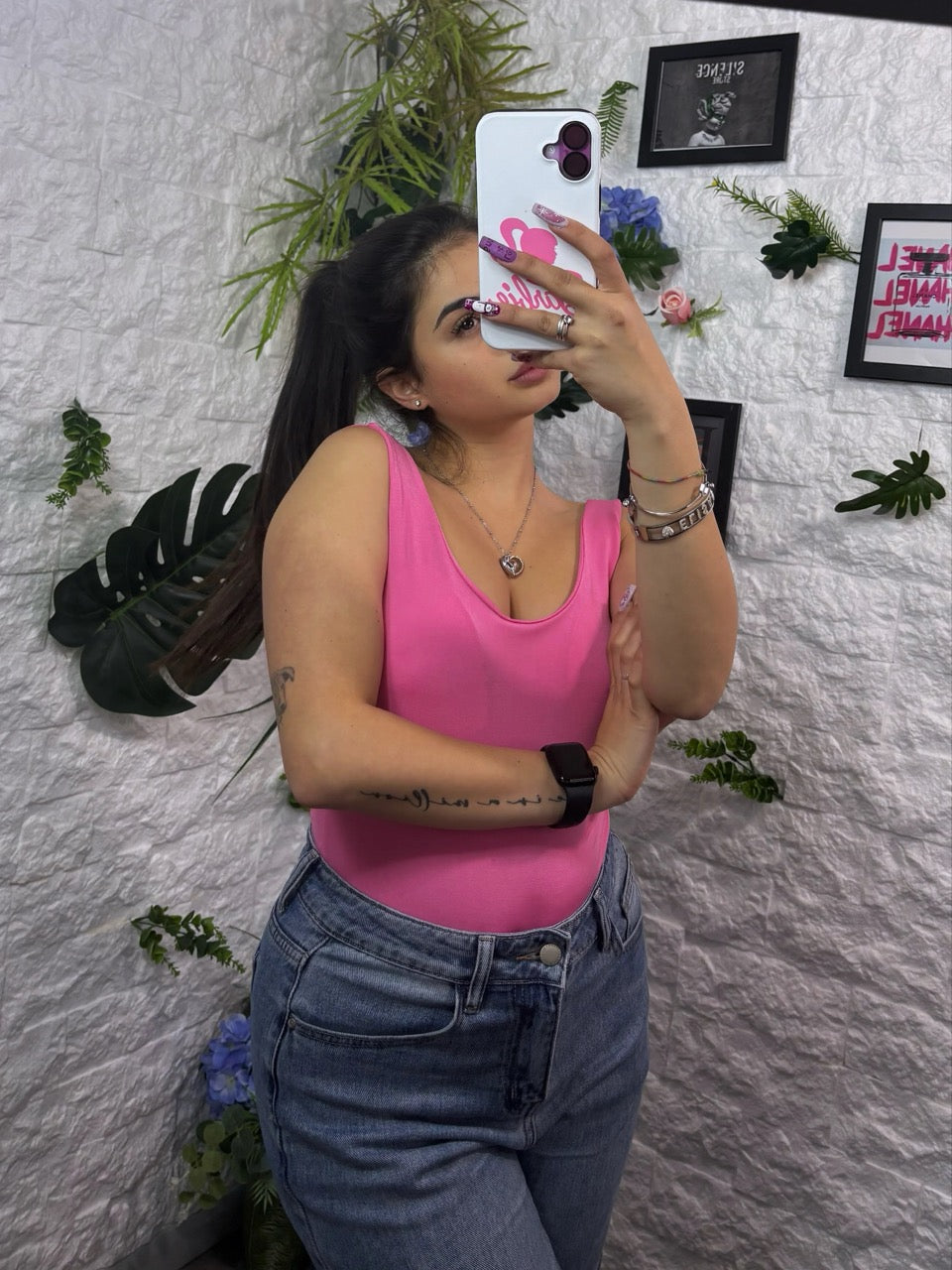 Body in lycra smanicato tinta unita con scollo a U