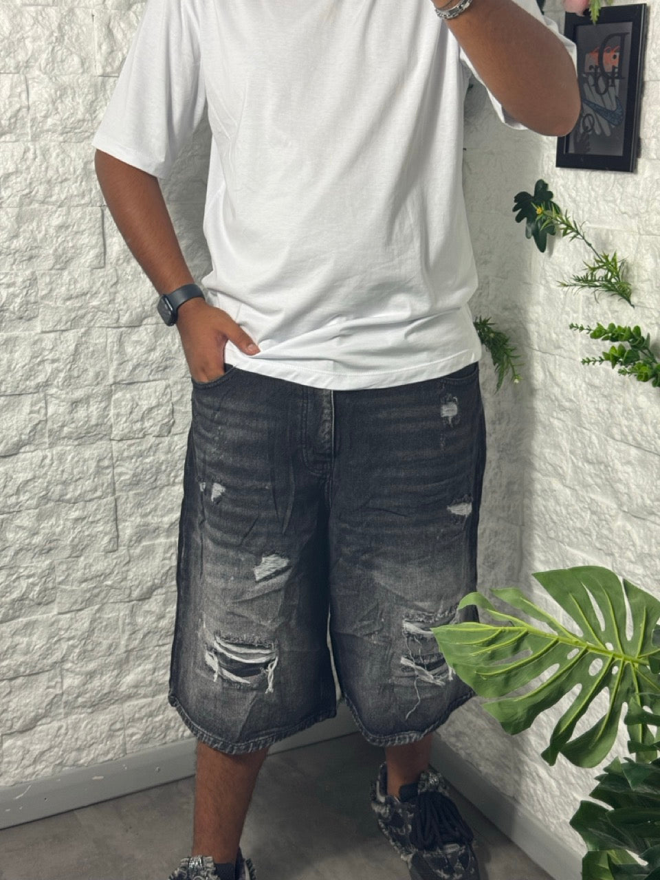 Bermuda jort grigio in denim super baggy con strappi