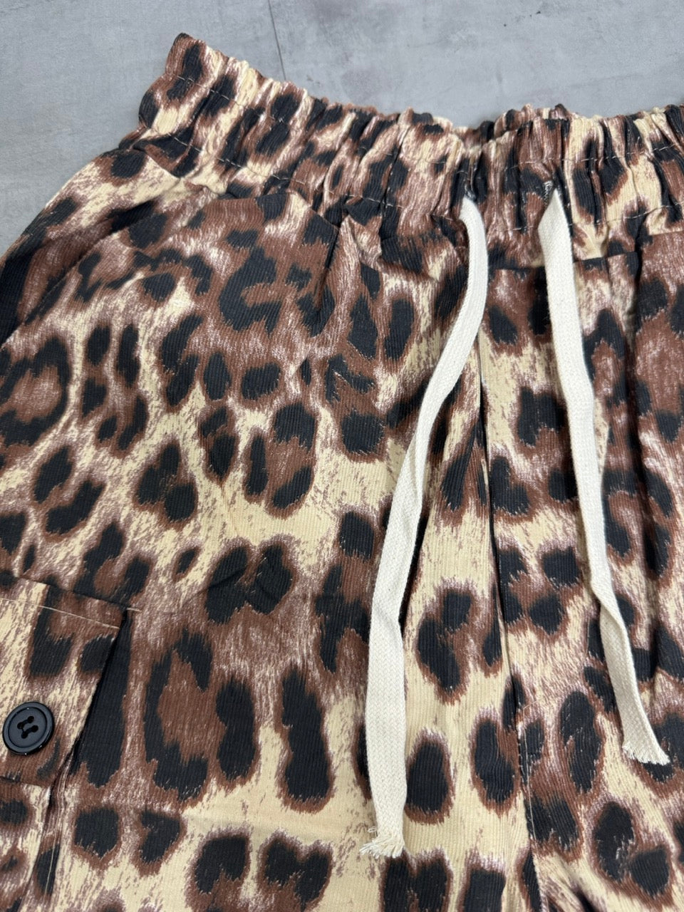 Bermuda cargo a costine in fantasia leopardata 8-16 anni