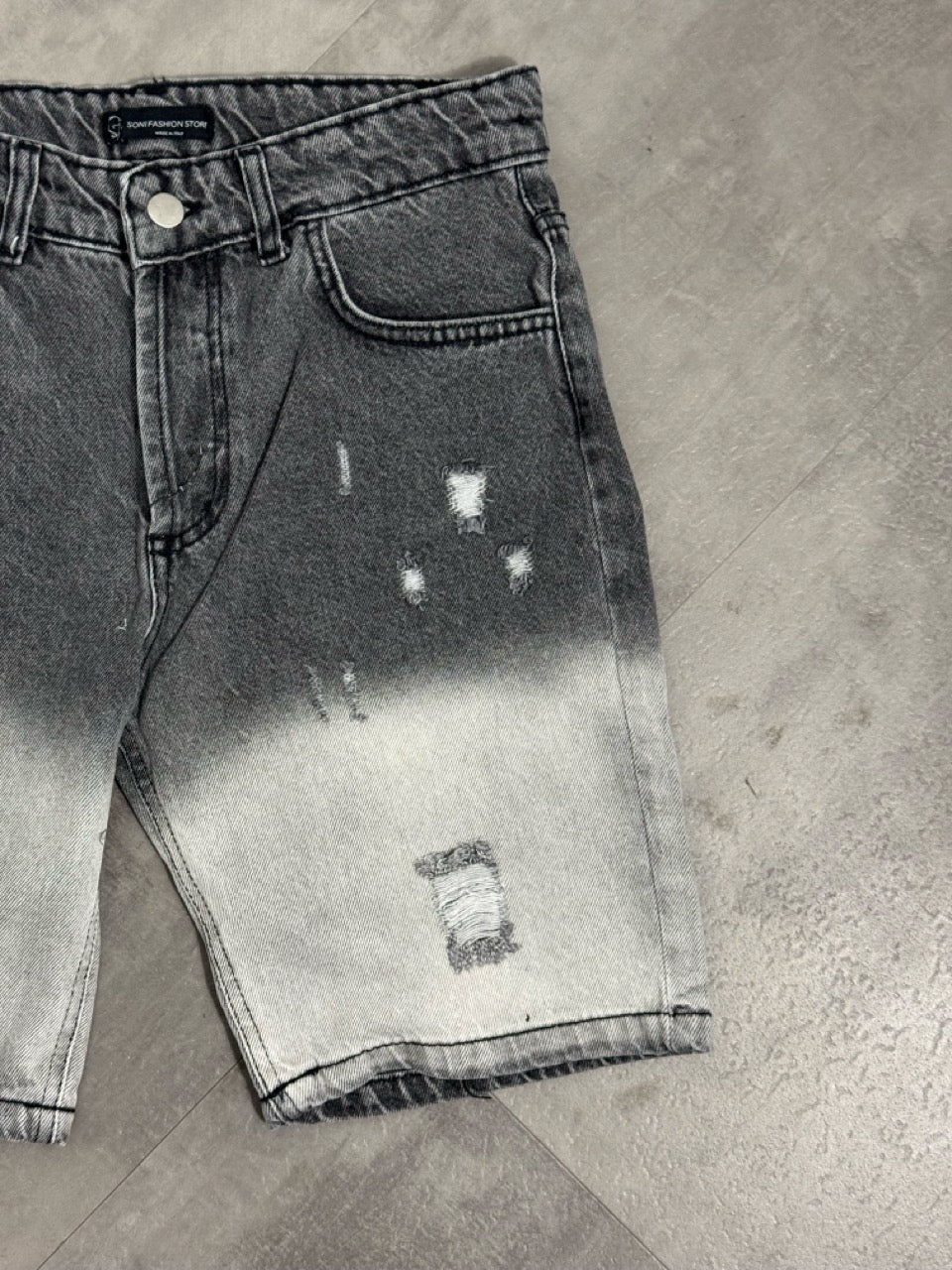 Jeans shorts denim grigio slavato con strappi 10-16 anni