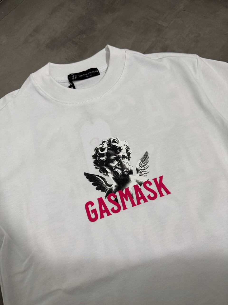 T-shirt bianca con mezzo collo alto e scritta "GASMASK" stampa angelo 10-16 anni