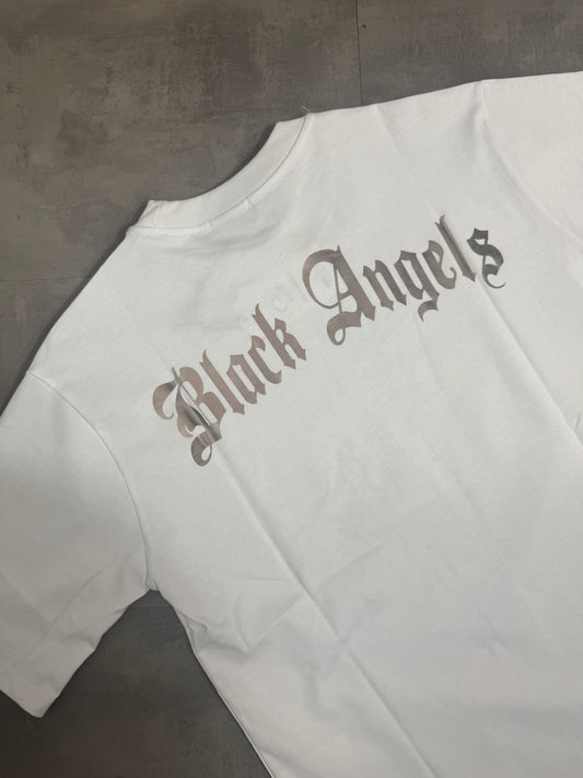 T-shirt bianca con mezzo collo alto e scritta "BLACK ANGELS" metal - OVERSIZE