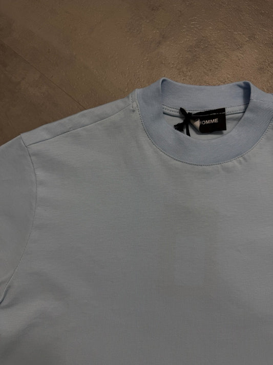 T-shirt celeste in tinta unita con mezzo collo alto 10-16 anni