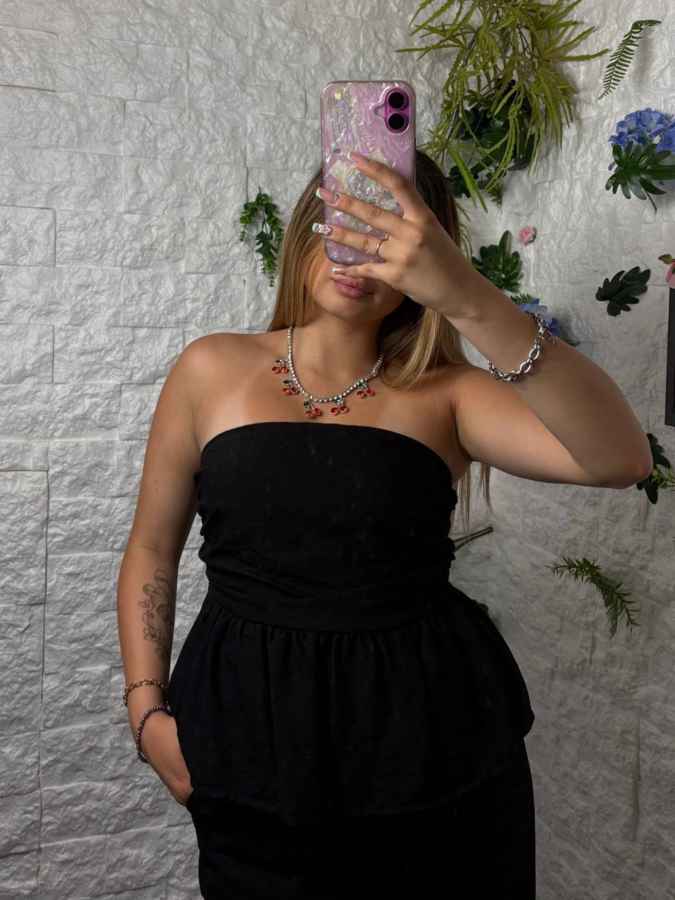 Coordinato in simil lino con top a balze e pantaloni palazzo