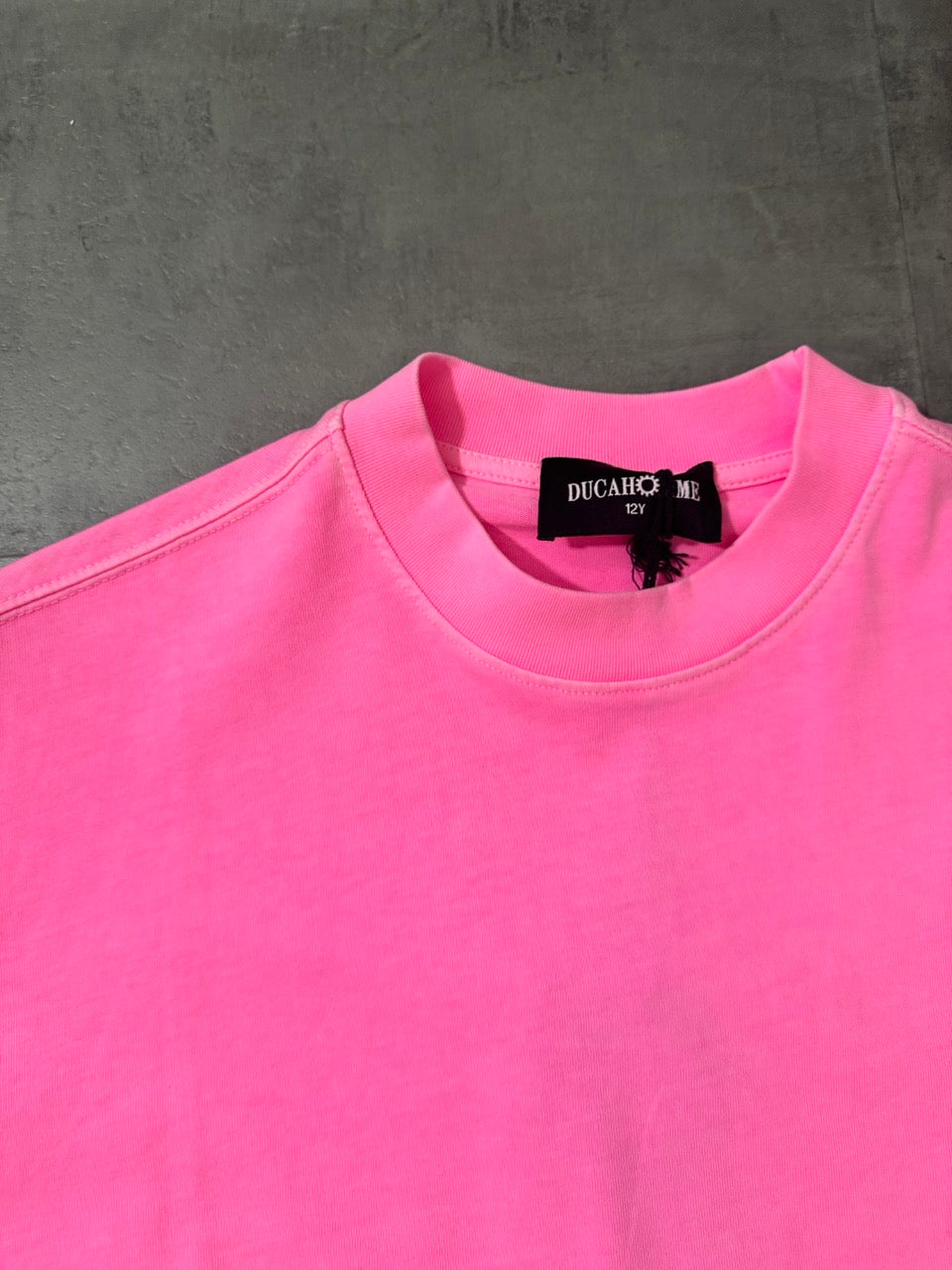 T-shirt rosa fluo in tinta unita con mezzo collo alto - OVERSIZE 10-16 anni