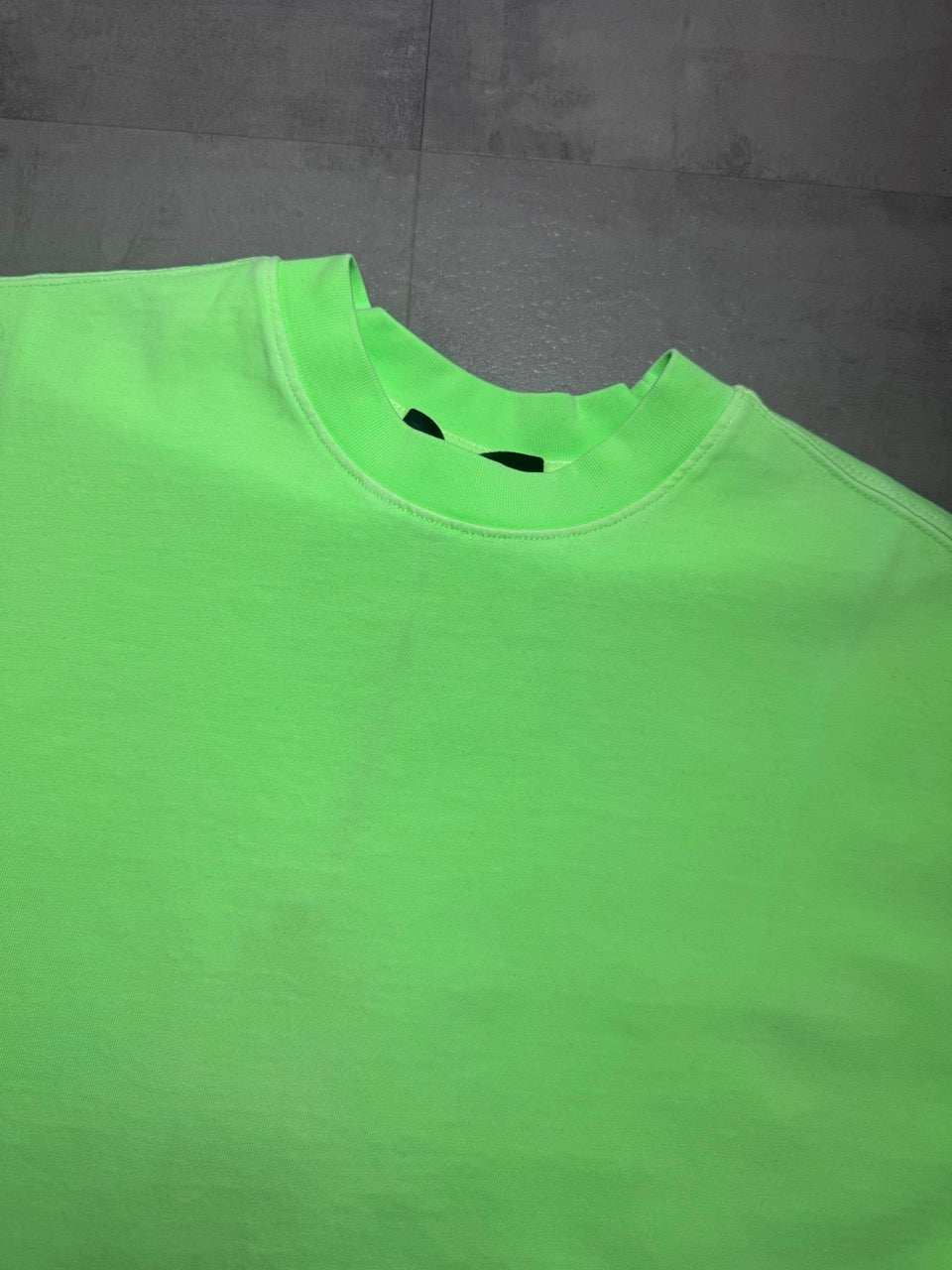 T-shirt verde fluo in tinta unita con mezzo collo alto - OVERSIZE 10-16 anni