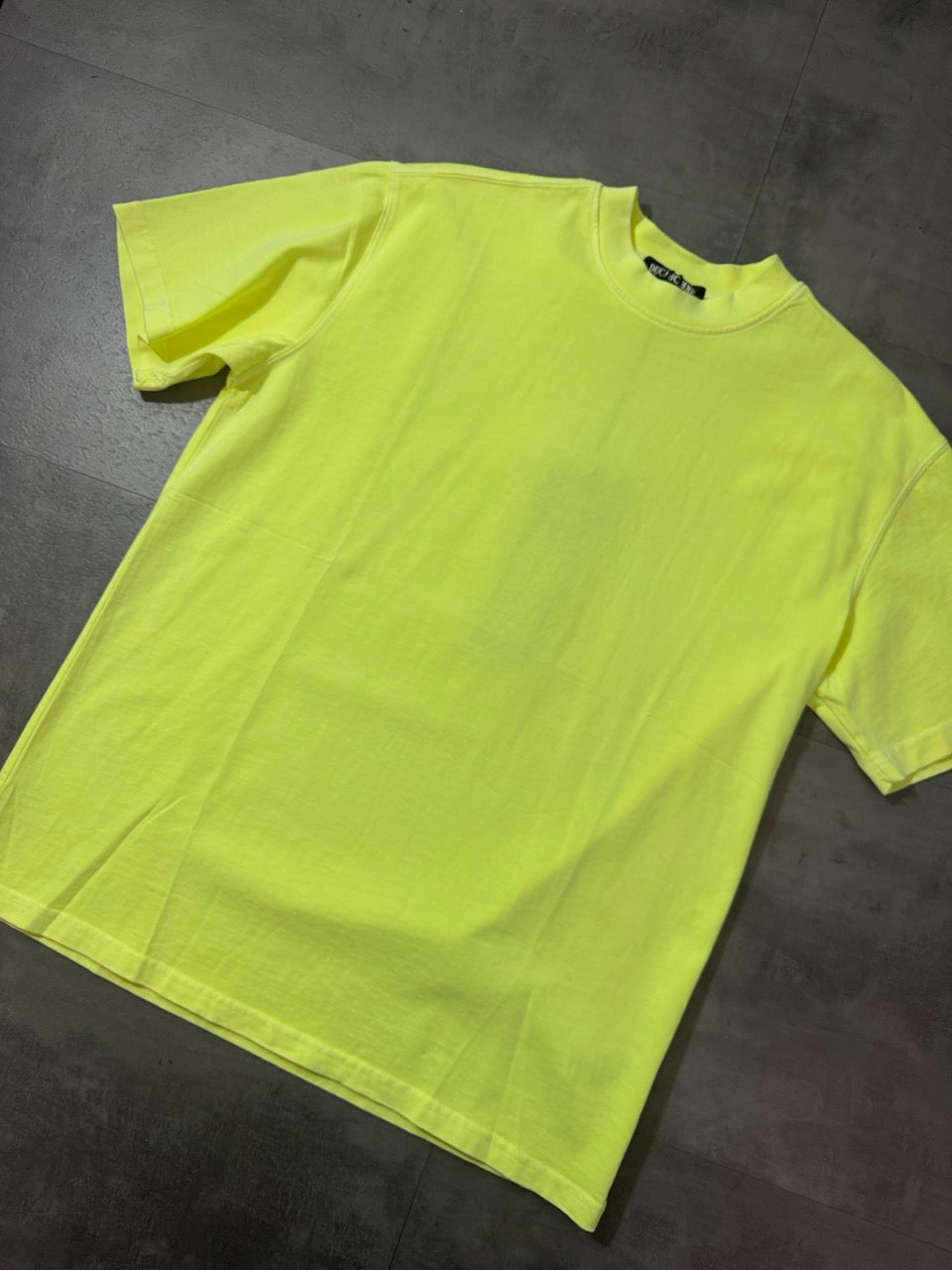 T-shirt giallo fluo in tinta unita con mezzo collo alto - OVERSIZE 10-16 anni