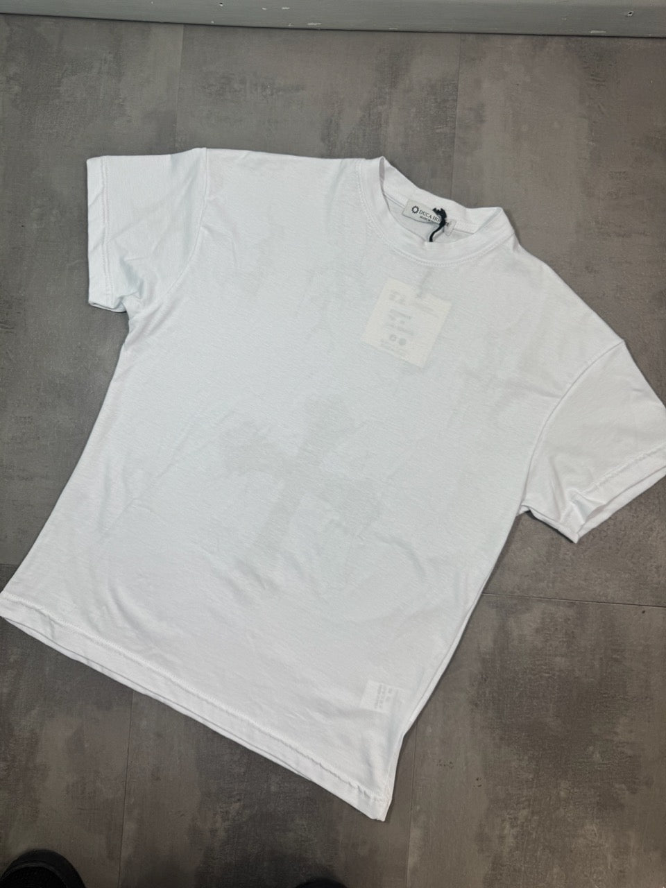 T-shirt bianca con stampa croci nere e scritte gotiche 10-16 anni