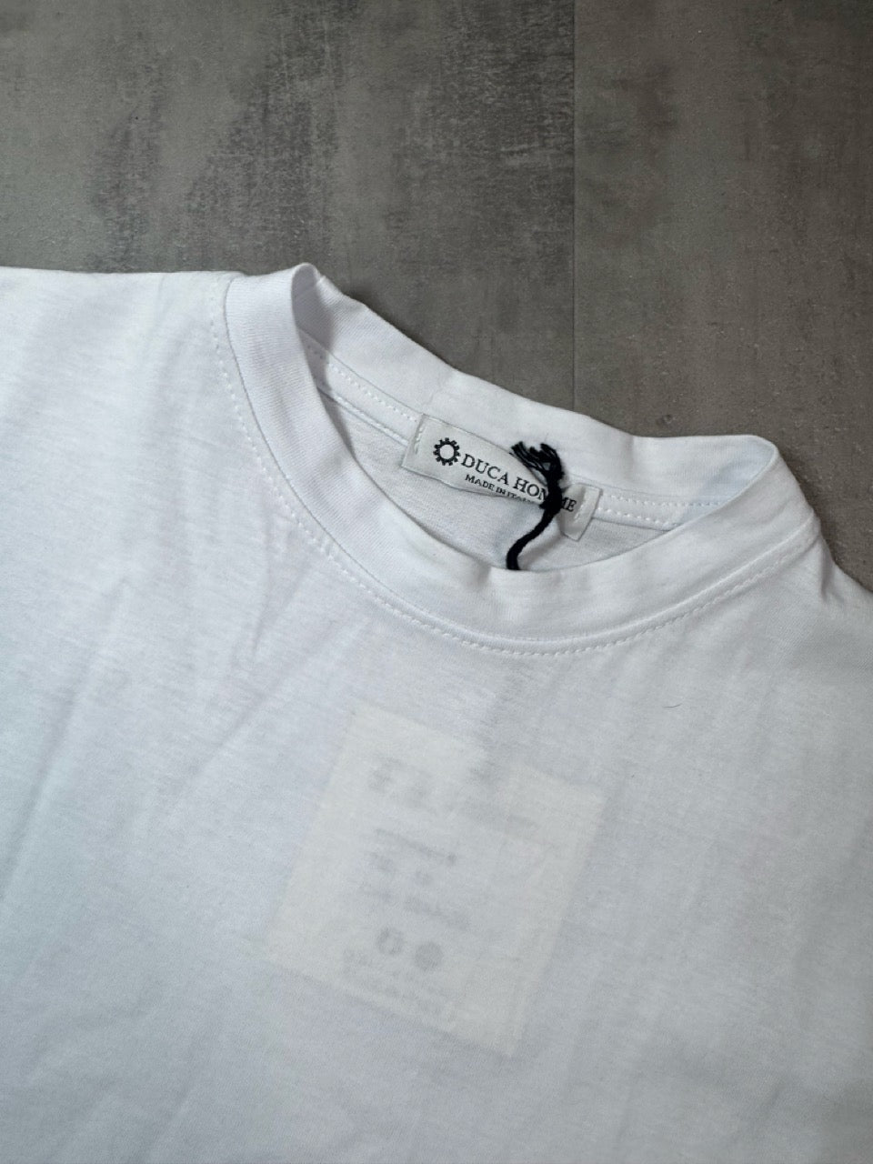 T-shirt bianca con stampa croci nere e scritte gotiche 10-16 anni
