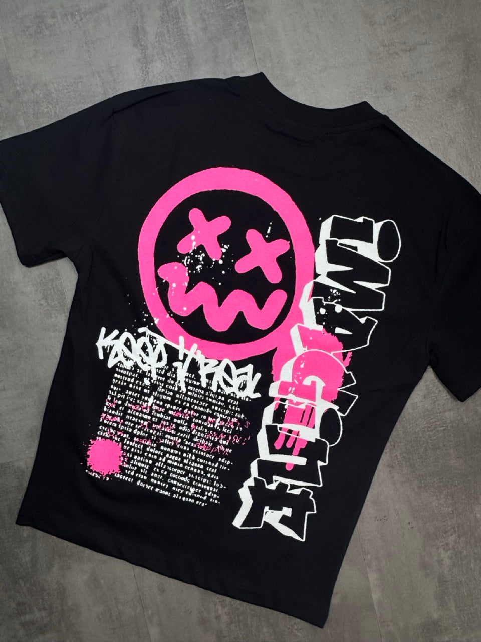 T-shirt bianca con mezzo collo alto e stampa smile fucsia - OVERSIZE 10-16 anni