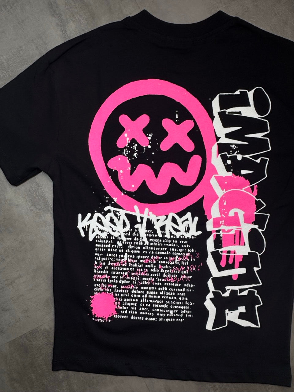 T-shirt bianca con mezzo collo alto e stampa smile fucsia - OVERSIZE 10-16 anni