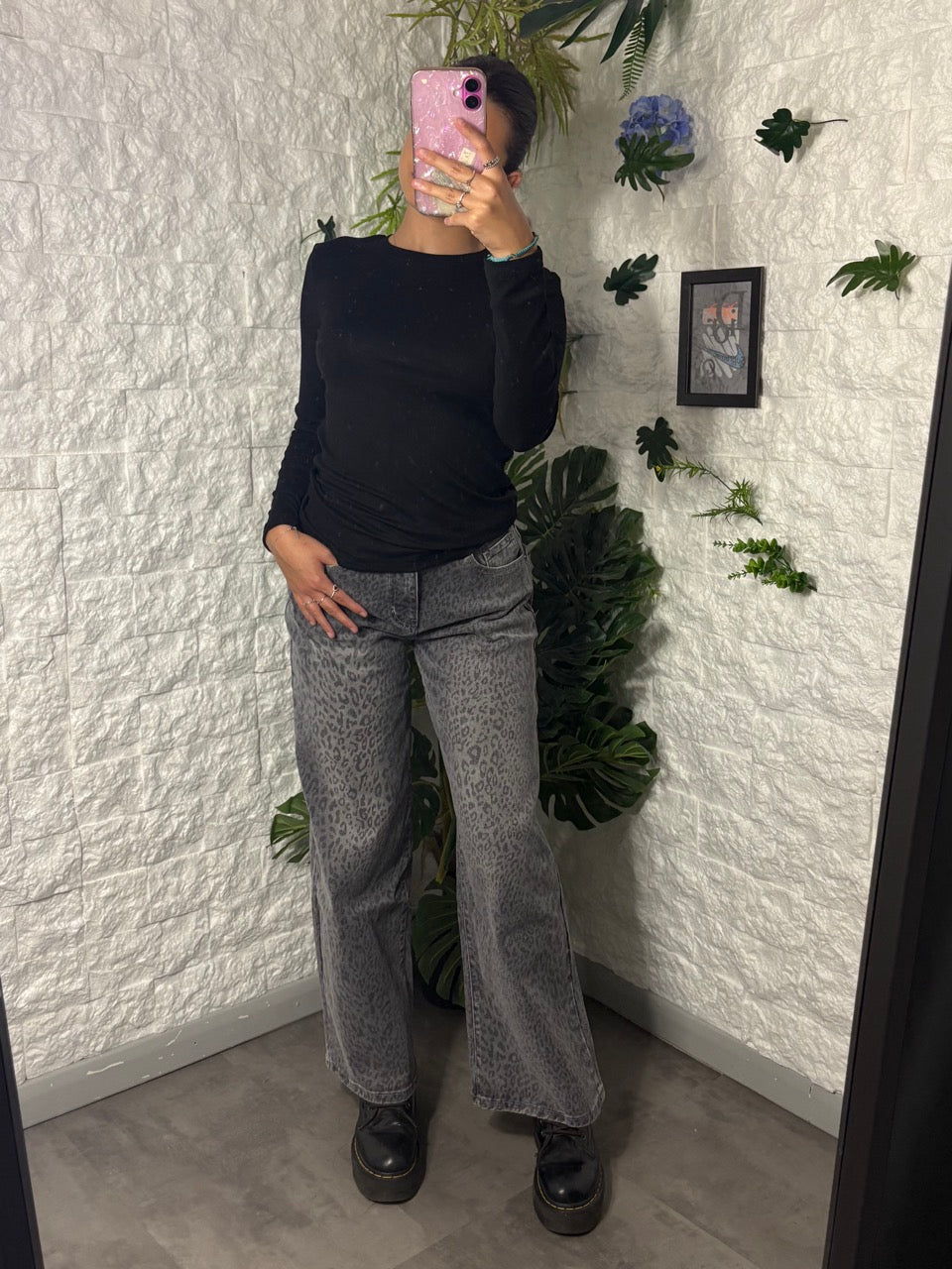 Jeans wide leg grigio in denim con stampa maculata