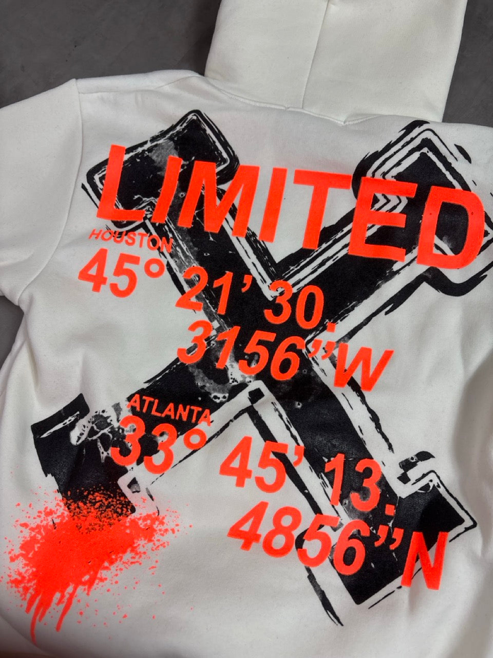 Felpa bianca con cappuccio e stampa "LIMITED" fluo - FELPATO 10-16 anni