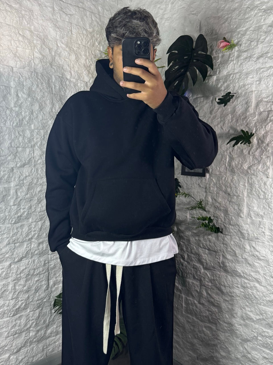 Felpa nera boxy fit con cappuccio FELPATO – Silence Store