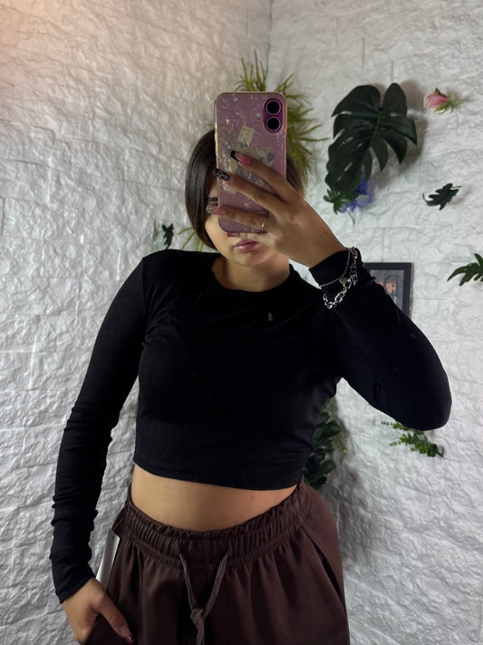 T-shirt crop in tinta unita a manica lunga