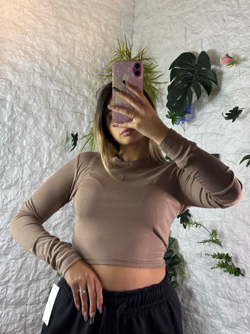 T-shirt crop in tinta unita a manica lunga