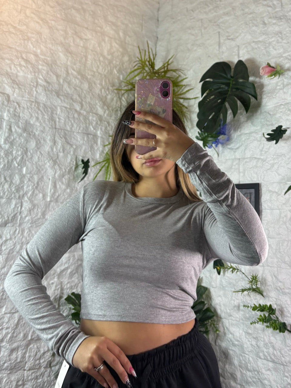 T-shirt crop in tinta unita a manica lunga