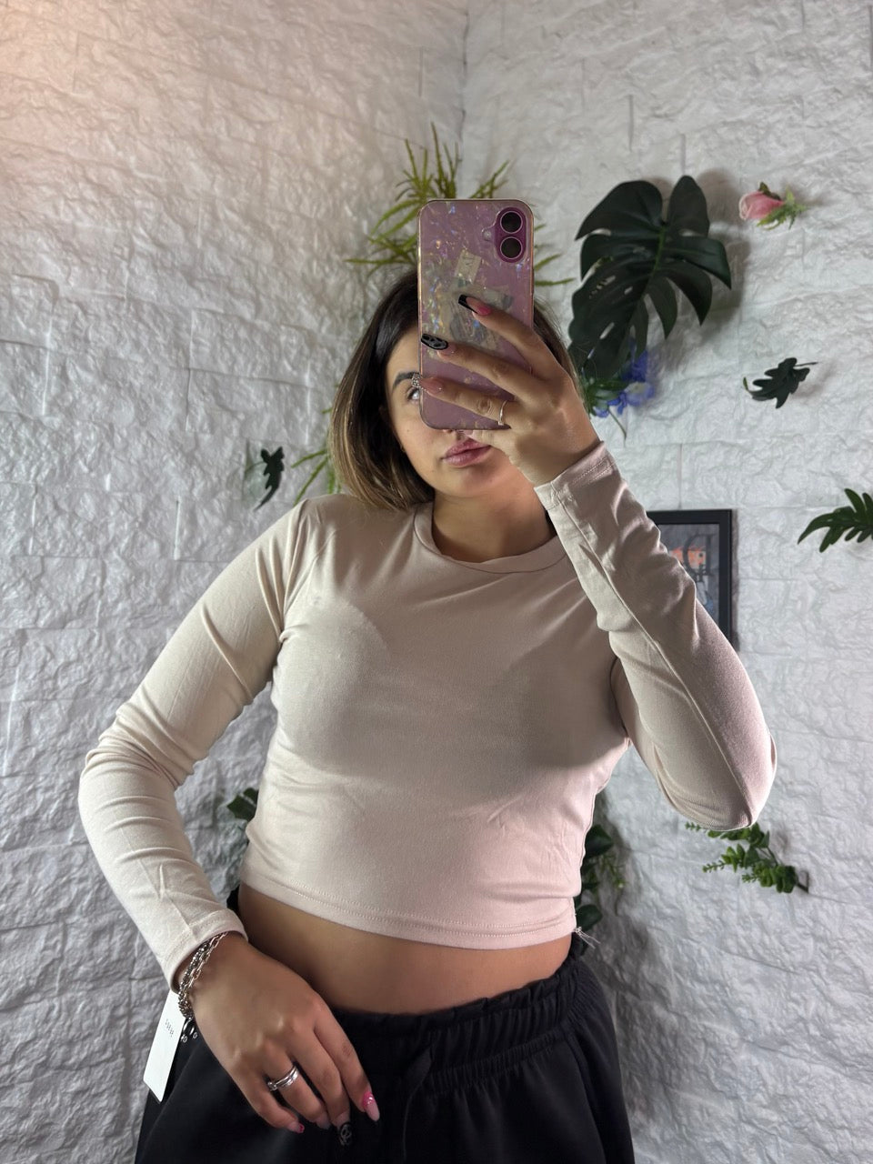 T-shirt crop in tinta unita a manica lunga