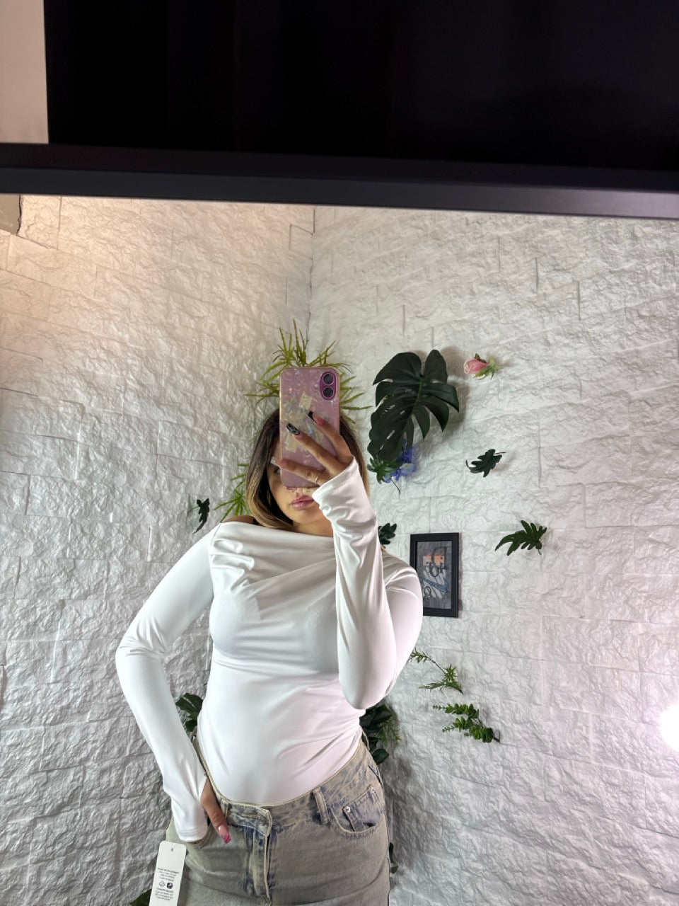 Body aderente con scollo morbido monospalla e maniche a guanto