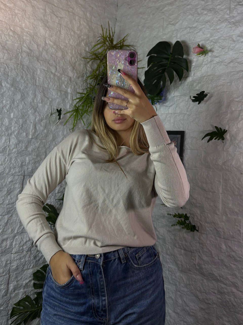 Maglione in maglia fine a maniche lunghe con scollo dritto