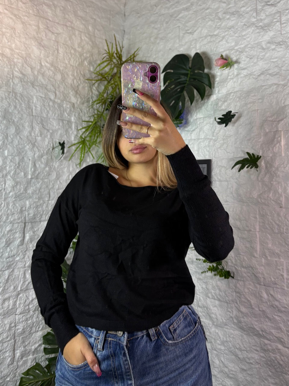 Maglione in maglia fine a maniche lunghe con scollo dritto