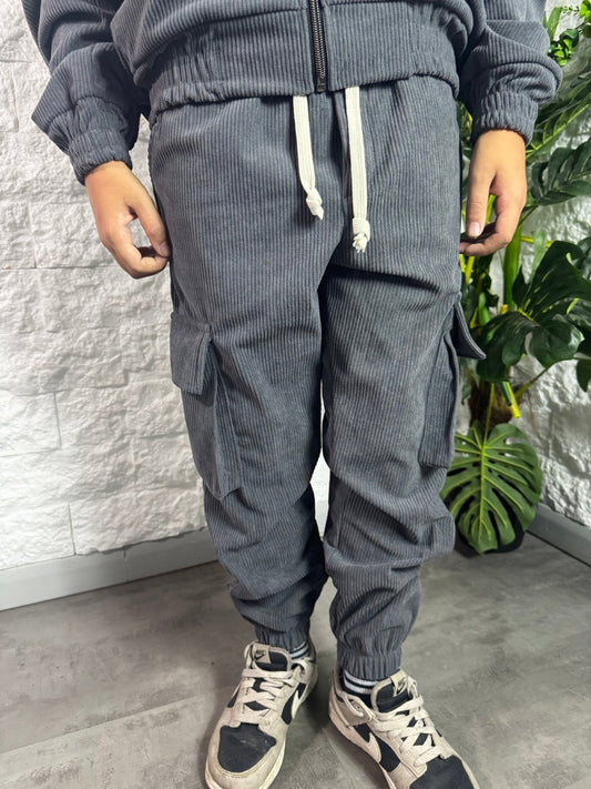 Completo grigio a millerighe con felpa zip e pantalone cargo 10-16 anni