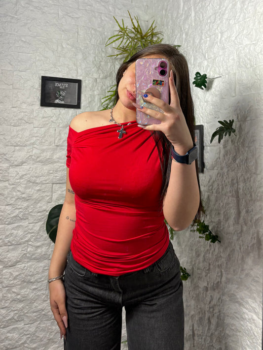 T-shirt in fibra morbida con scollo asimmetrico manica corta 10953