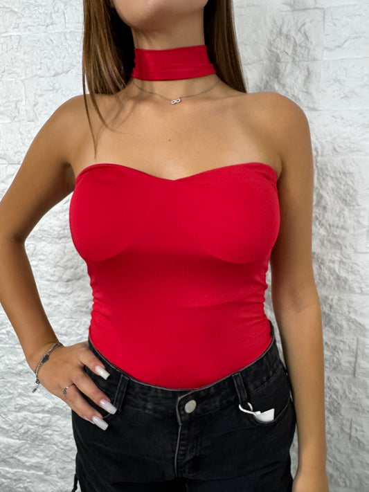 Body rosso con choker abbinato