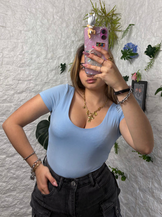 Body maniche corte con scollo