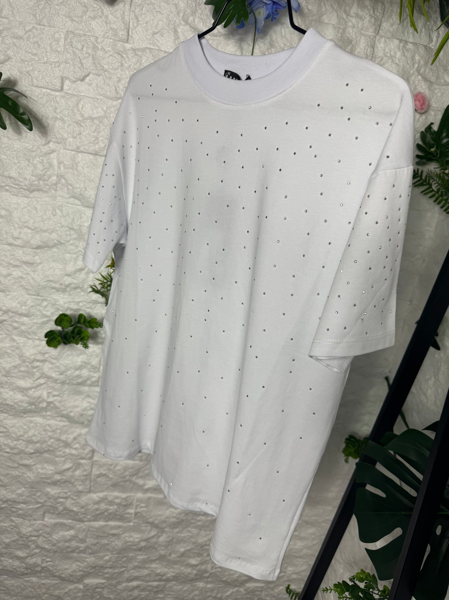 T-shirt a mezzo collo alto bianca con brillantini B801