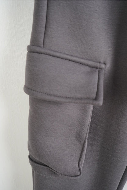 Pantalone cargo piombo in tuta con tasconi e fondo elastico - FELPATO 10-16 anni