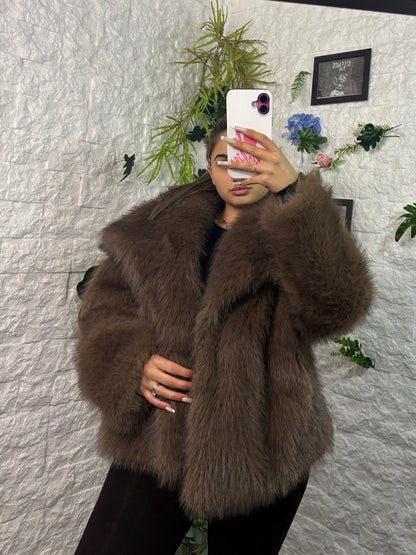 Eco-pelliccia marrone con collo ampio - OVERSIZE