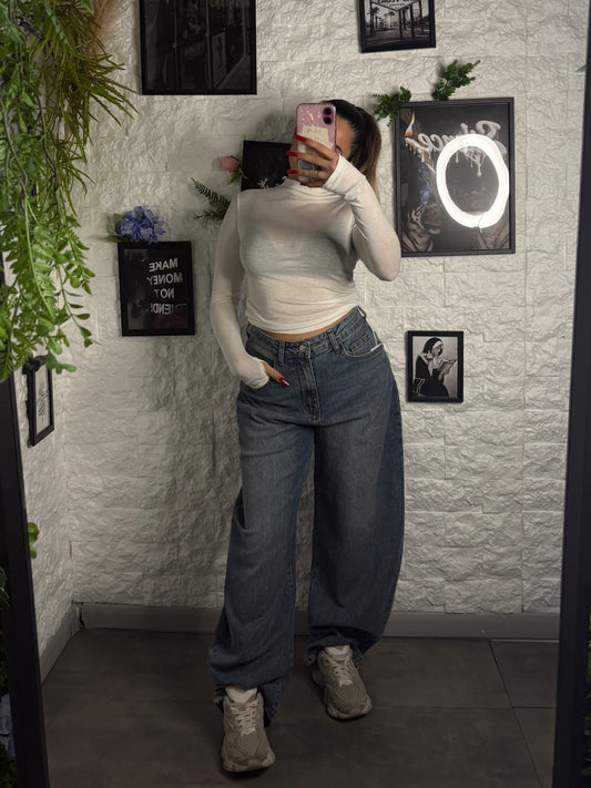 Jeans balloon blu in denim con scritta brillantinata sul retro