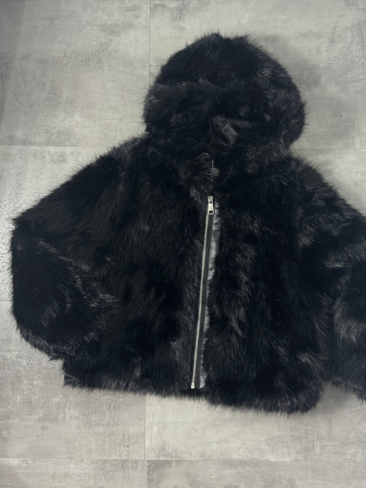 Pelliccia nera con cappuccio e tasche 4-14 anni