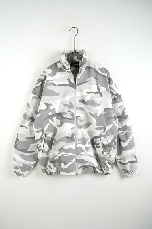 Completo mimetico grigio con giacca con zip e pantalone baggy