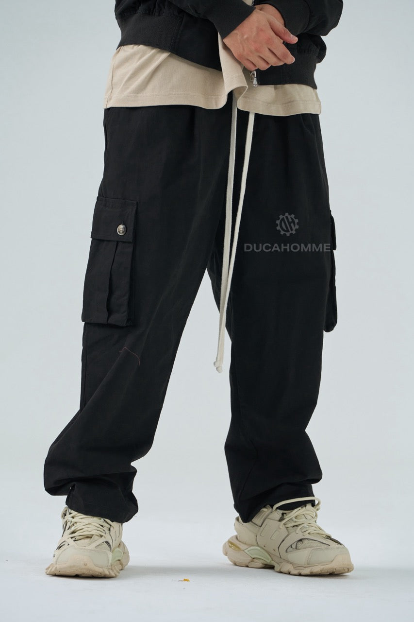 Pantalone cargo nero con tasconi laterali - OVERSIZE