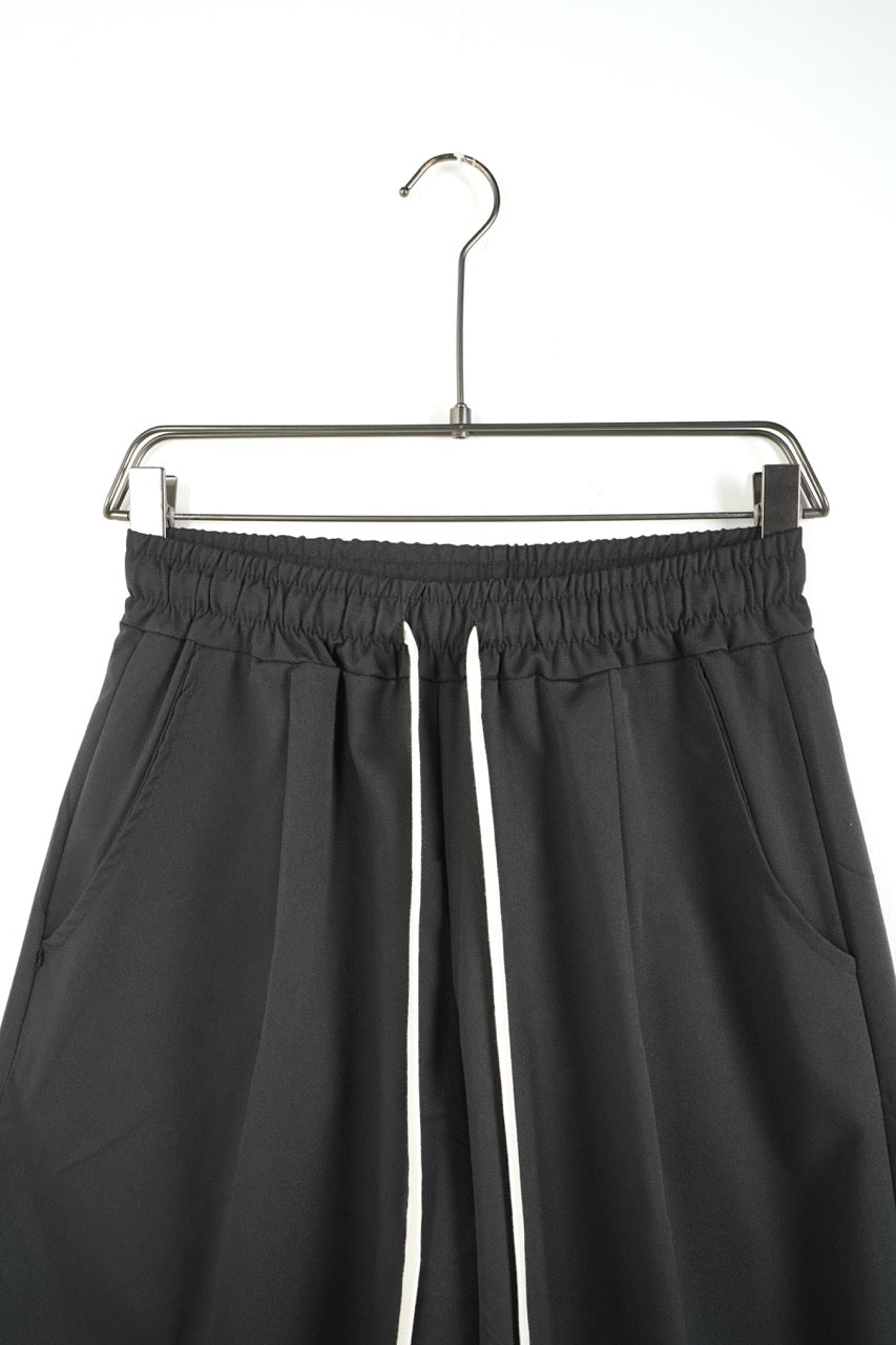 Pantalone nero in tessuto morbido con fondo ampio - OVERSIZE