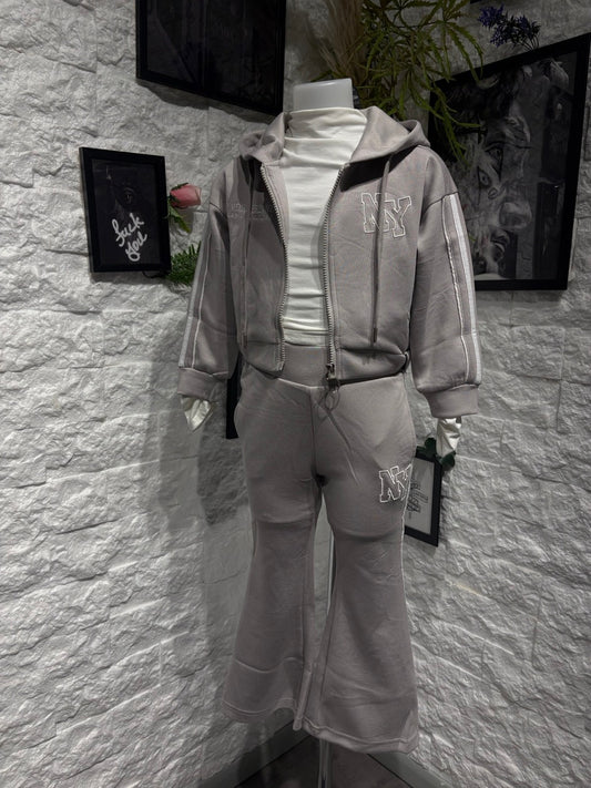Completo grigio con felpa zip e pantalone a zampa NY - FELPATO 4-14 anni