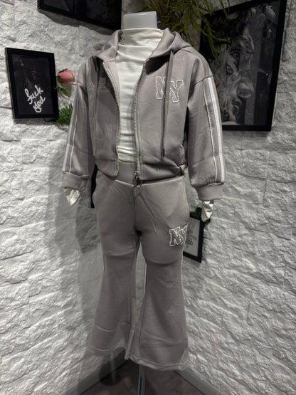 Completo grigio con felpa zip e pantalone a zampa NY - FELPATO 4-14 anni
