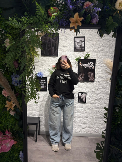 Maglione nero in maglia con scritta "NON VI SOPPORTO PIÙ"