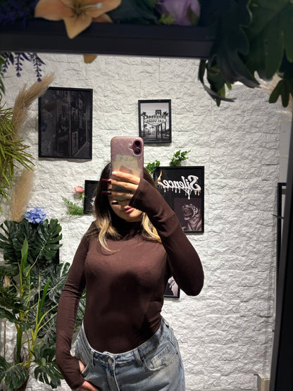 Body tinta unita a manica lunga con mezzo collo e manica a guanto