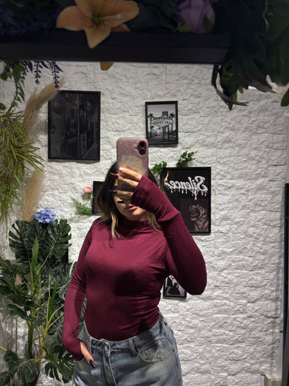 T-shirt a manica lunga con collo alto