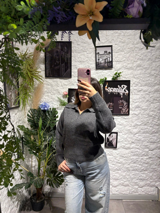 Maglione con colletto in tinta unita