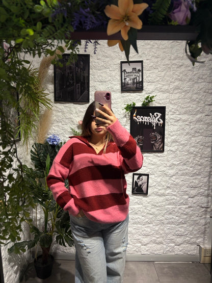 Maglione a righe orizzontali con colletto polo